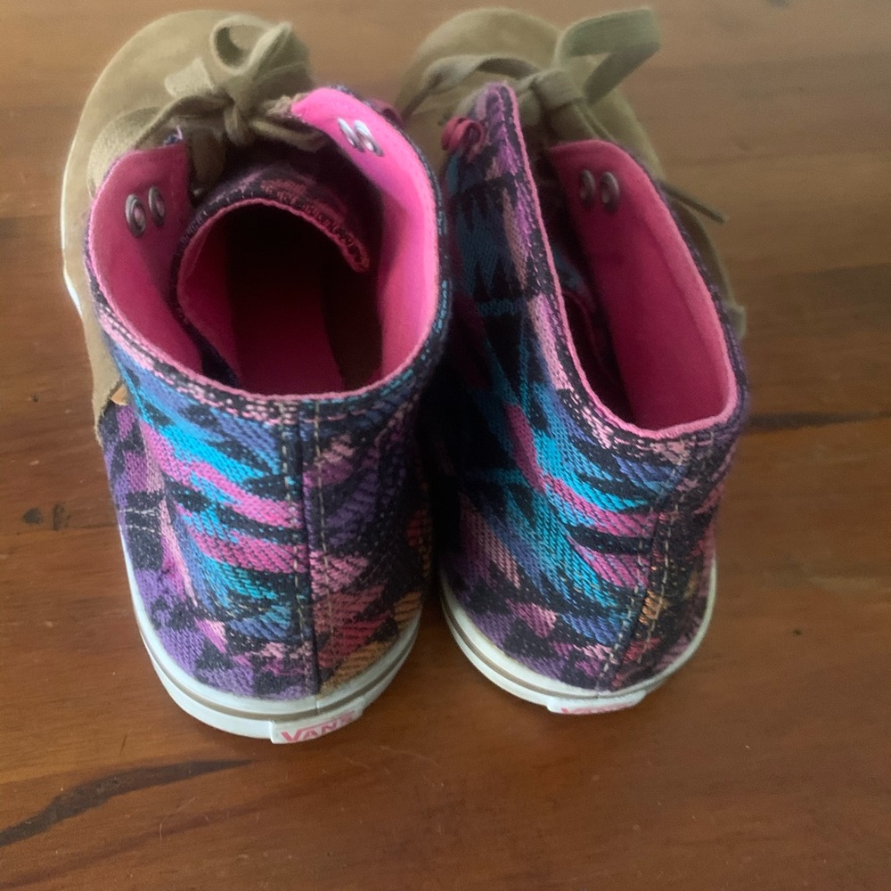 Vans - Picture 9 of 11